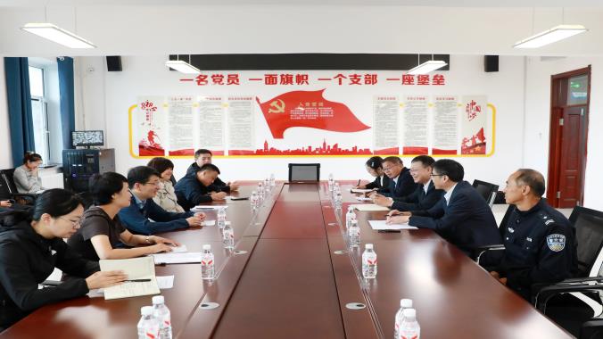 何大海到佳木斯大學(xué)撫遠(yuǎn)校區(qū)（過渡校區(qū)）調(diào)研指導(dǎo)工作